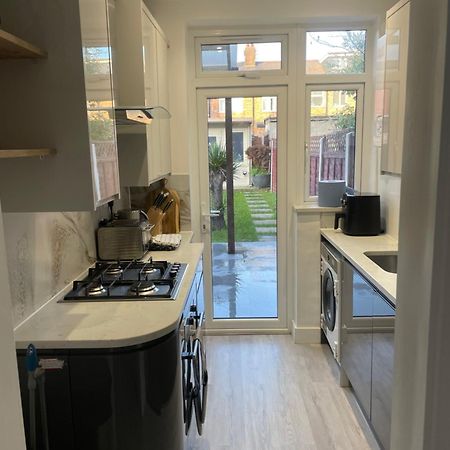Modern Home With Driveway Parking For 2 Vehicles, Near Tottenham Hotspur Stadium, White Hart Lane Train Station 런던 외부 사진