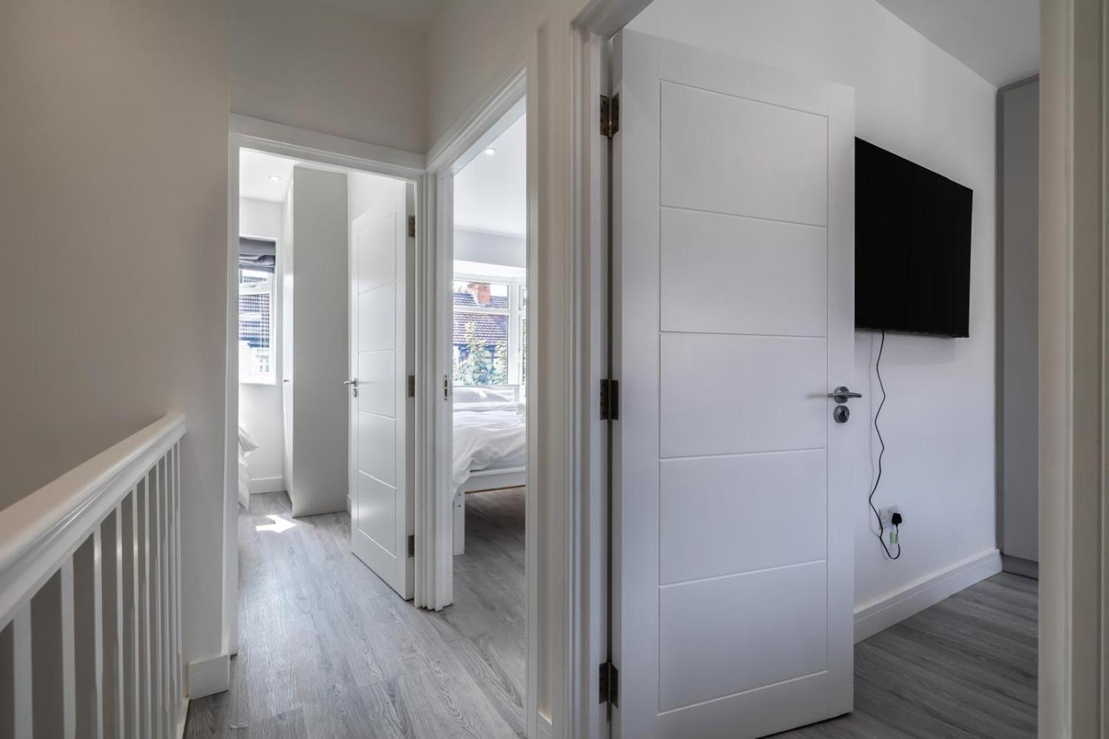 Modern Home With Driveway Parking For 2 Vehicles, Near Tottenham Hotspur Stadium, White Hart Lane Train Station 런던 외부 사진