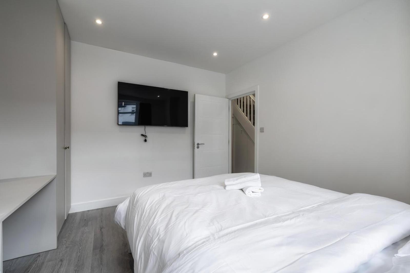 Modern Home With Driveway Parking For 2 Vehicles, Near Tottenham Hotspur Stadium, White Hart Lane Train Station 런던 외부 사진