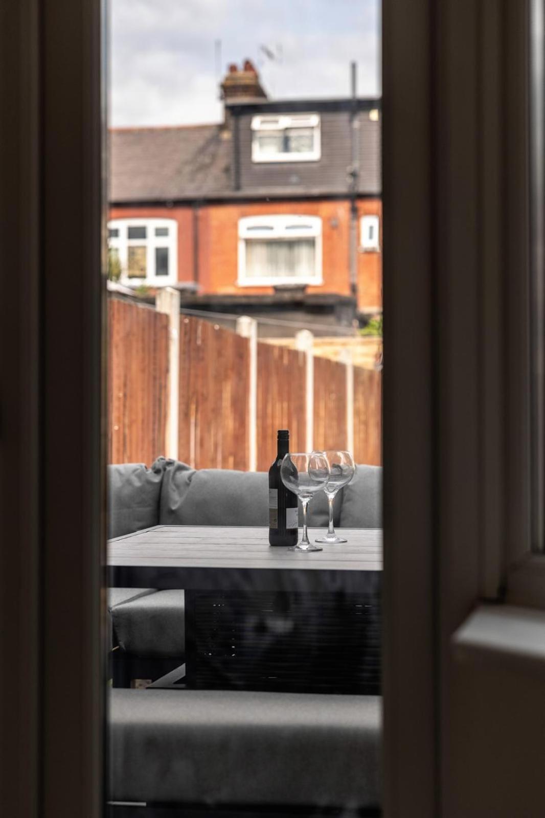 Modern Home With Driveway Parking For 2 Vehicles, Near Tottenham Hotspur Stadium, White Hart Lane Train Station 런던 외부 사진