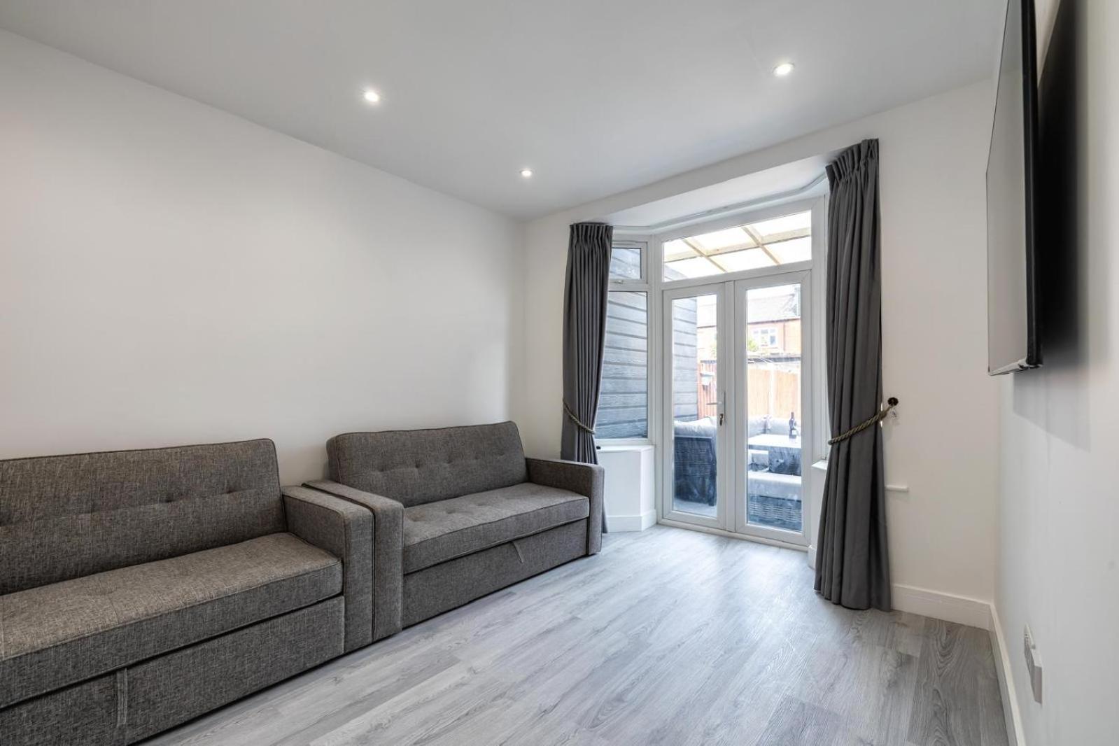 Modern Home With Driveway Parking For 2 Vehicles, Near Tottenham Hotspur Stadium, White Hart Lane Train Station 런던 외부 사진